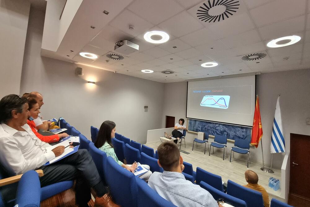 Održan seminar za šest podgoričkih matičara:  Upoznaju se sa procedurom sklapanja istopolnih brakova