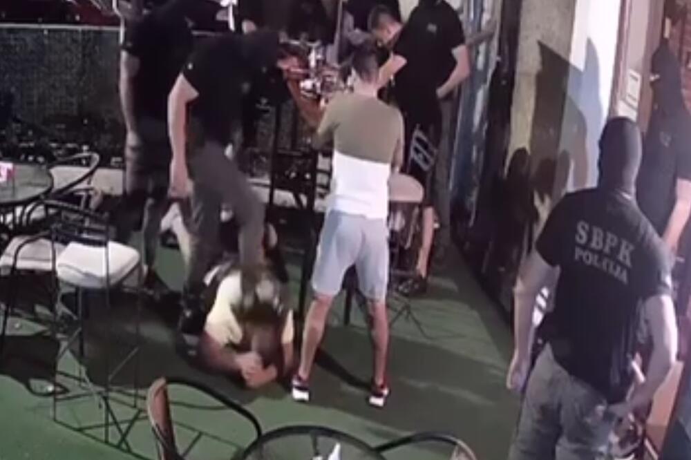 Policijsko nasilje tokom racije u cetinjskom lokalu: Uniformisano lice udara Roganovića u glavu , UP utvrđuje prekoračenje ovlašćenja! (VIDEO)