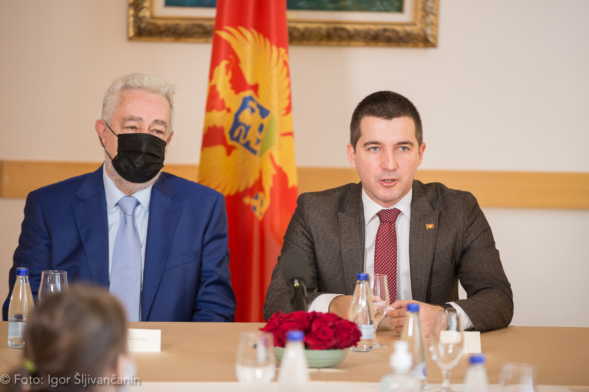 Krivokapiću i Bečiću namignite ako vas je Milo oteo, da znamo!