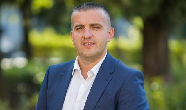 Adnan Striković (SDP) direktorima: Kada su neki drugi smenjivani da bi vi sjeli u te fotelje nije vam smetalo