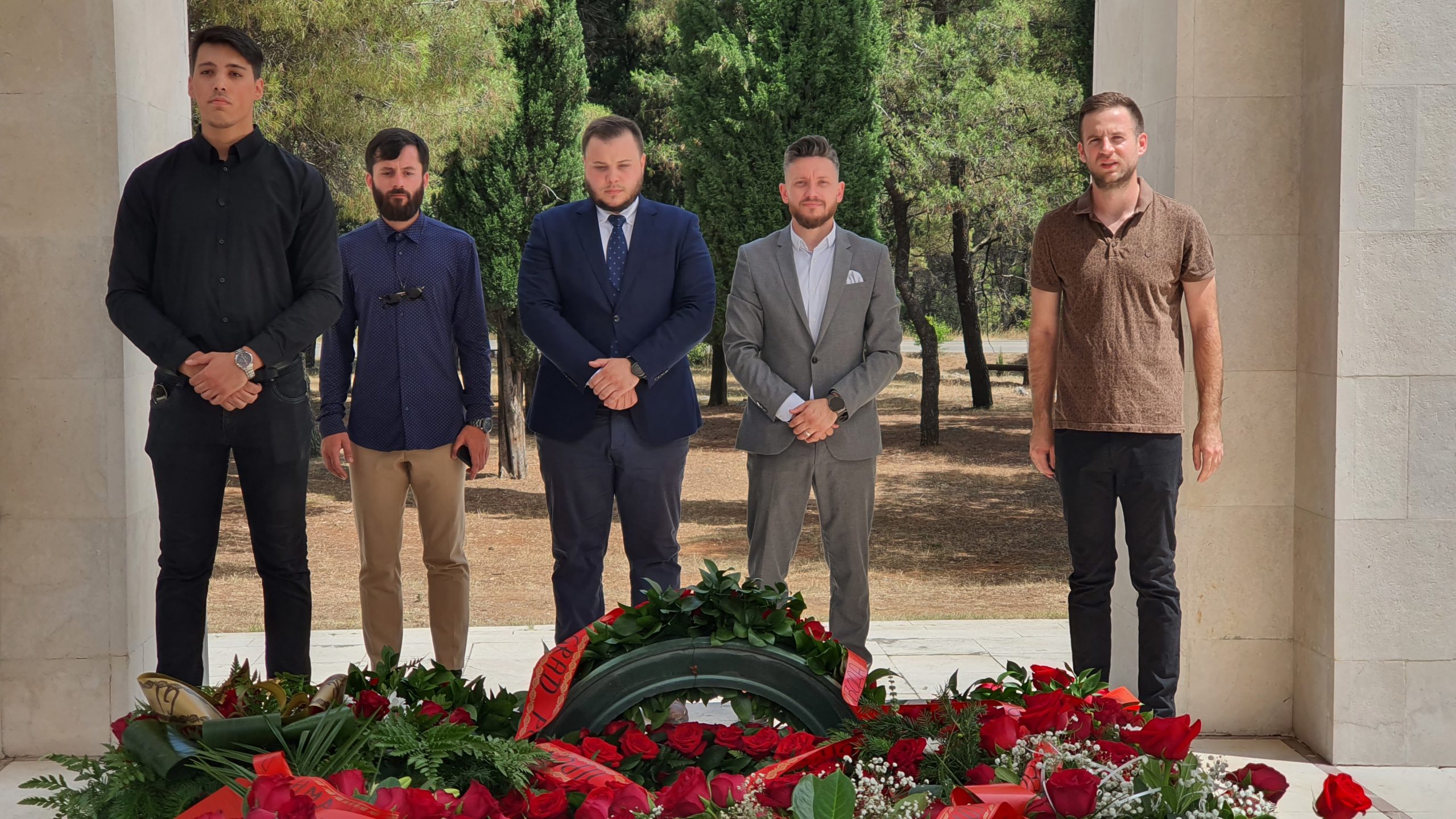 Delegacija URE položila vijenac na Spomenik Partizanu-borcu u čast 13. jula