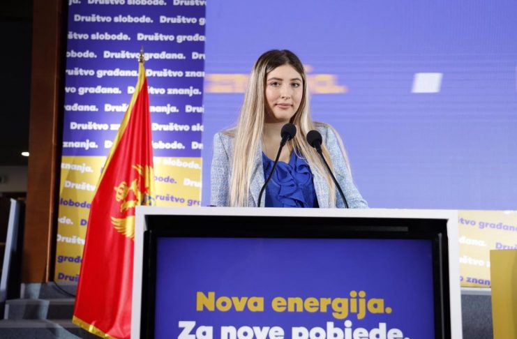 Komedija u režiji bivšeg režima: Potpredsjednica mladih DPS-a protestvovala protiv Vesne Bratić, a zaposlena je na projektu koji se finansira od pomenutog ministarstva!