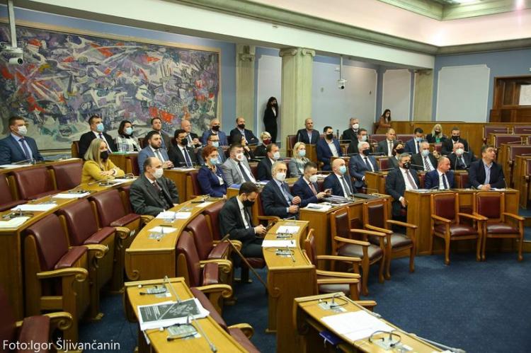 Sastanak parlamentarne većine odložen za utorak
