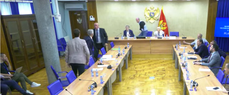Sukob Katnića i Milačića: Međusobno se vrijeđali, pa krenuli jedan na drugog (VIDEO)