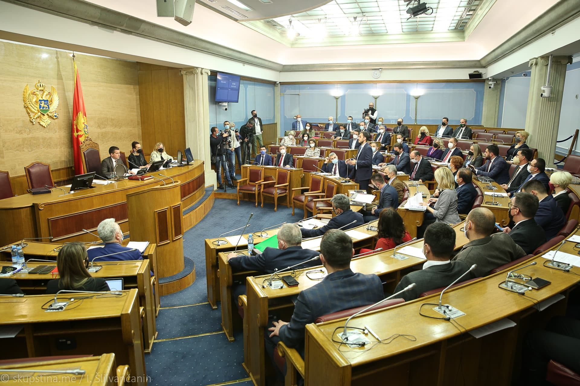 Građani plaćaju 4.659 funkcionera
