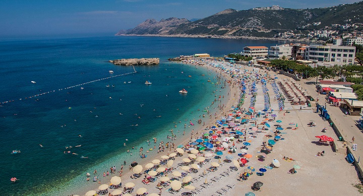 Morsko dobro: Zakupci da polovinu plaža oslobode od mobilijara
