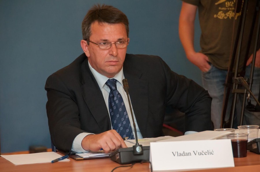 Na neodređeno vrijeme: Vladan Vučelić pred smjenu zaposlio svastiku