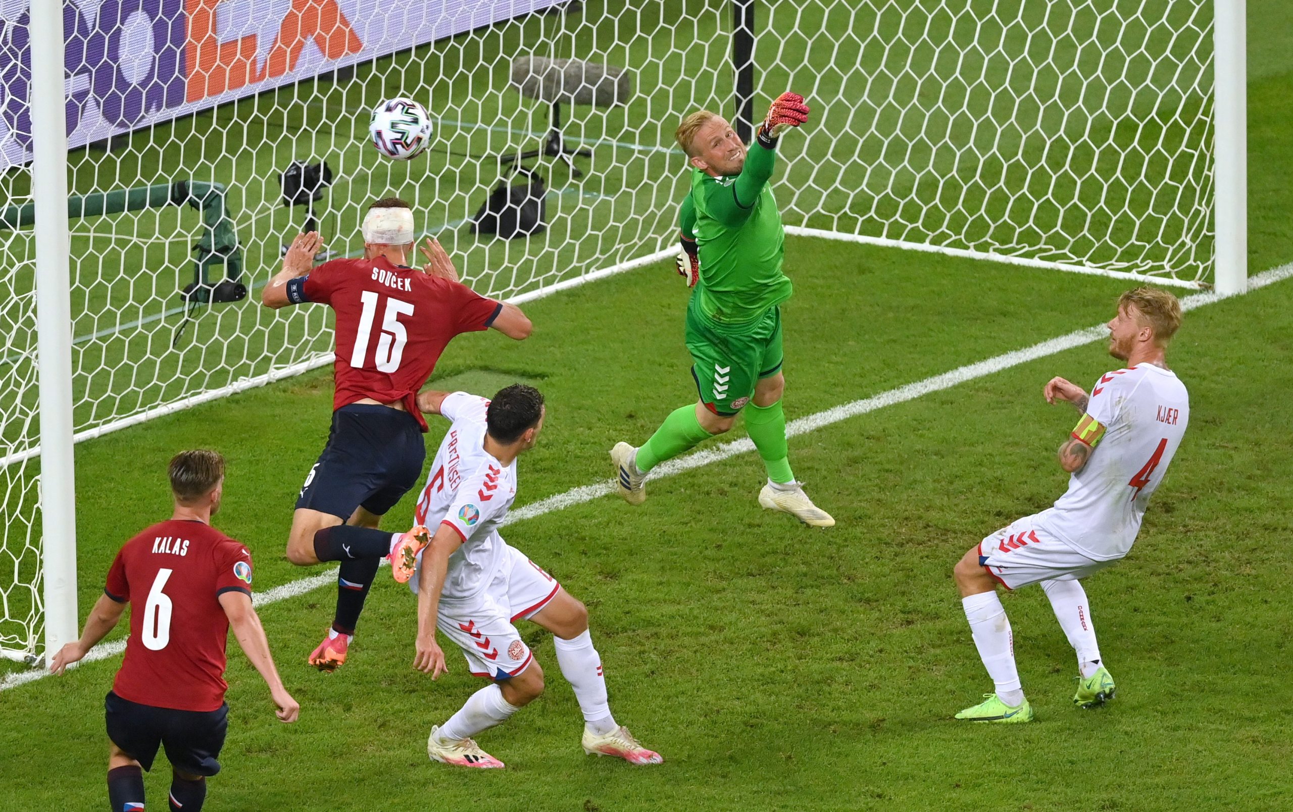 Danska u polufinalu Eura, Česi prekasno krenuli u napad