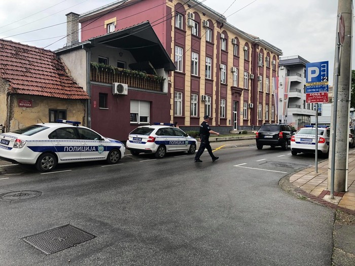 Kragujevac: Krivokapićev sin branio doktorat, policija okupirala fakultet