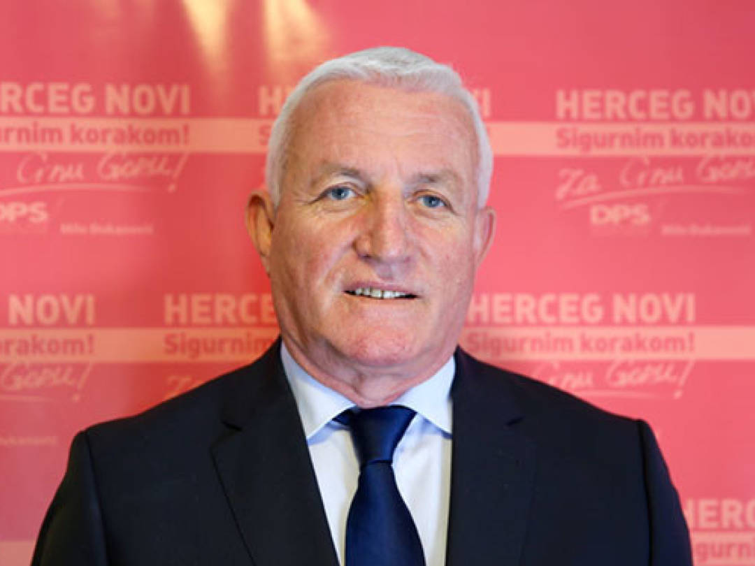 Prvi čovjek DPS-a u Novom ne mari za propise: Slobodan Radović Krušo gradi uprkos zabrani gradnje tokom sezone!(FOTO)