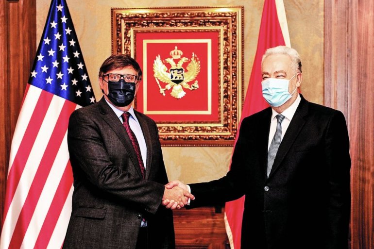 Bruka i sramota: Amerika optužila Srbiju za miješanje, a Zdravko Krivokapić NE IZBIJA IZ AMBASADE!
