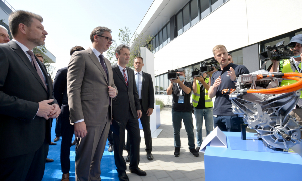 Vučić: Srbija će stvarati budućnost evropske automobilske industrije