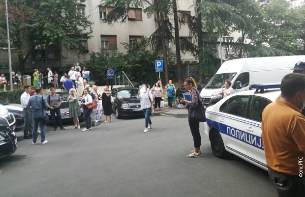 Zbog dojave o bombi: Evakuisani zaposleni u RTS-u