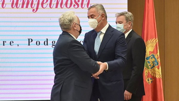 Fijasko kabineta Zdravka Krivokapića: Nisu saopštili ko iz DF-a sarađuje sa DPS-om, opet se služe neistinama, indirektno demantovali i premijera!