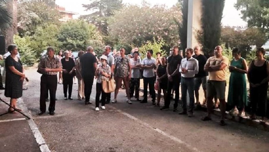 Radnici Vektra Boke od danas u stalnom protestu
