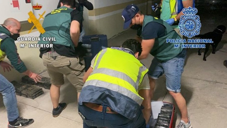 Škaljarci „pali“ u Španiji: Prilikom hapšenja pronađeno 400 kilograma kokaina i pola miliona evra u kešu!