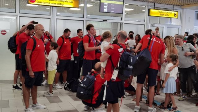 Zlatni Olimpijci stigli u Beograd: Hvala Srbijo, ovo je za vas! (VIDEO)