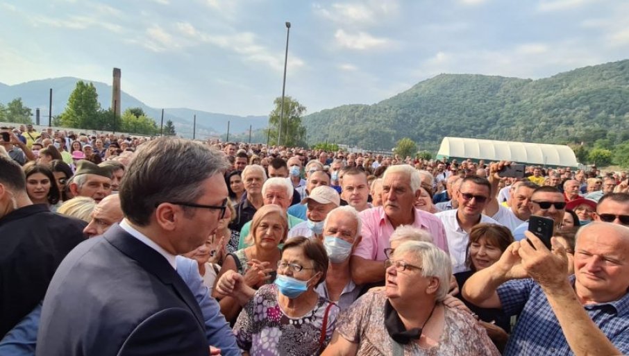 Vučić u Užicu: Dočekalo ga više od 3.000 ljudi; Najkasnije do kraja oktobra krećemo sa izgradnjom obilaznice!