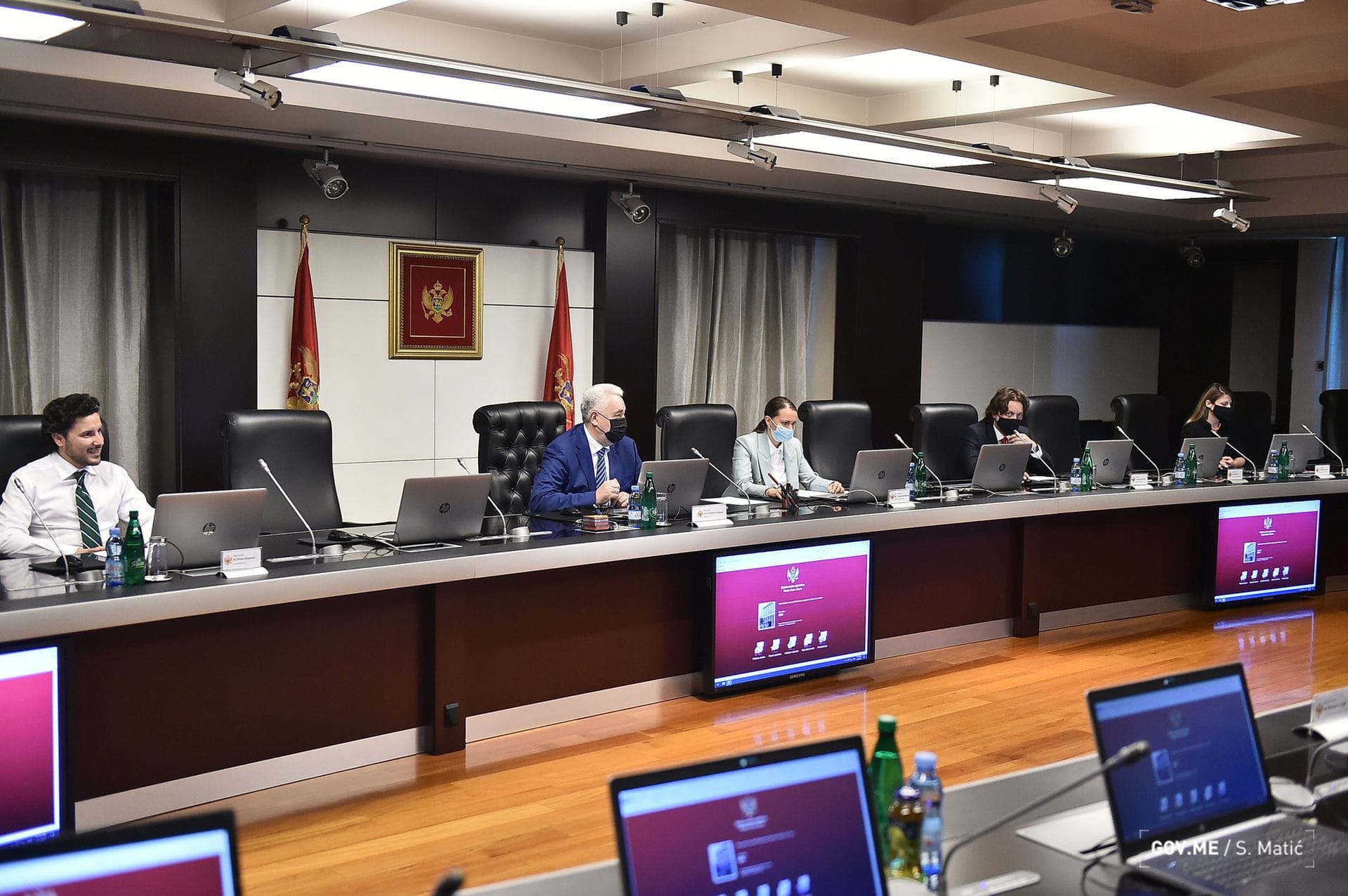 Bruka i sramota: Vlada Zdravka Krivokapića omogućila Branu Mićunoviću veću zaradu!