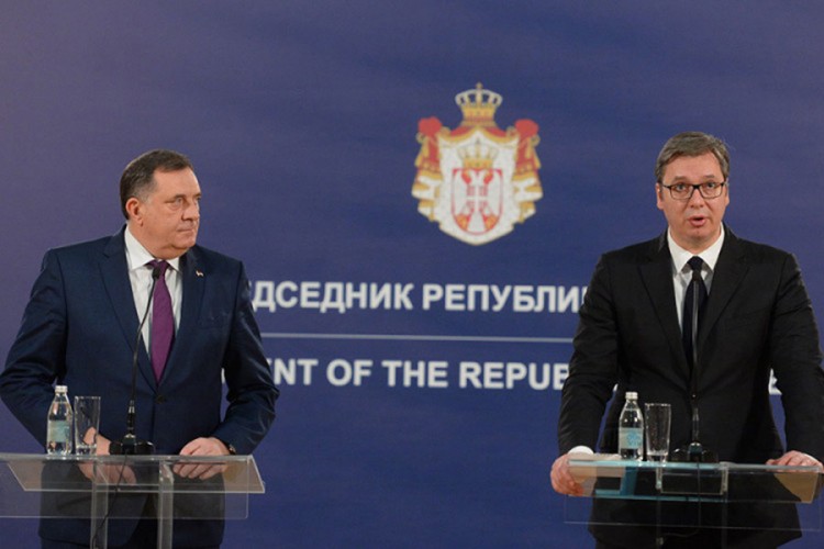 Vučić predao Dodiku prednacrt zajedničkog zakona o zaštiti srpskog jezika i ćiriličnog pisma