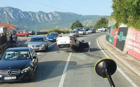 Prevrnuo se automobil kod Virpazara