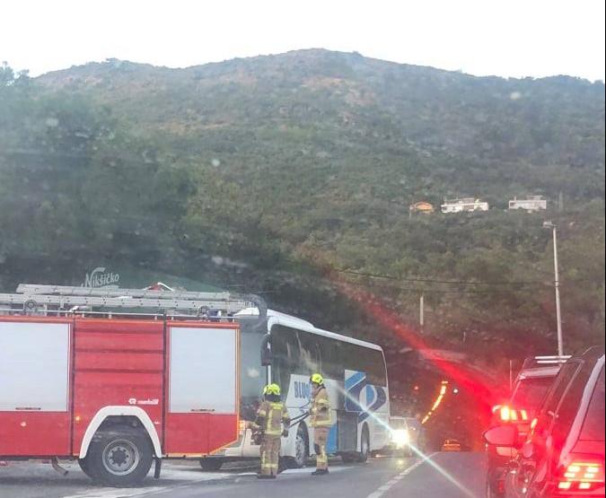 Gorio autobus kod tunela Vrmac
