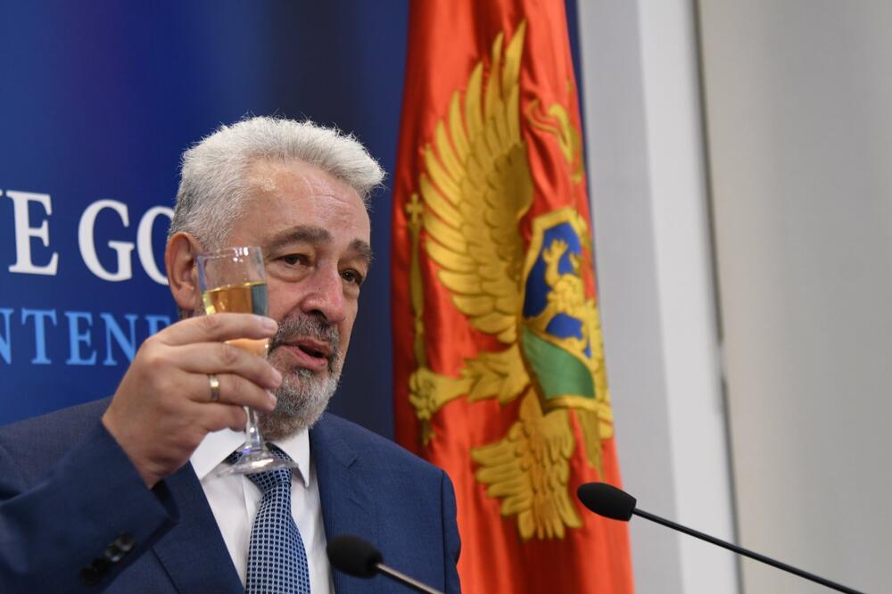 Šta je Zdravko Krivokapić: ekspert ili političar, građanin ili premijer?