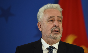 Kabinet Krivokapića uveseljava narod: Optužuju DF da sarađuje sa SDP-om, a Krivokapić išao sa cvijećem kod Raška i Draginje!