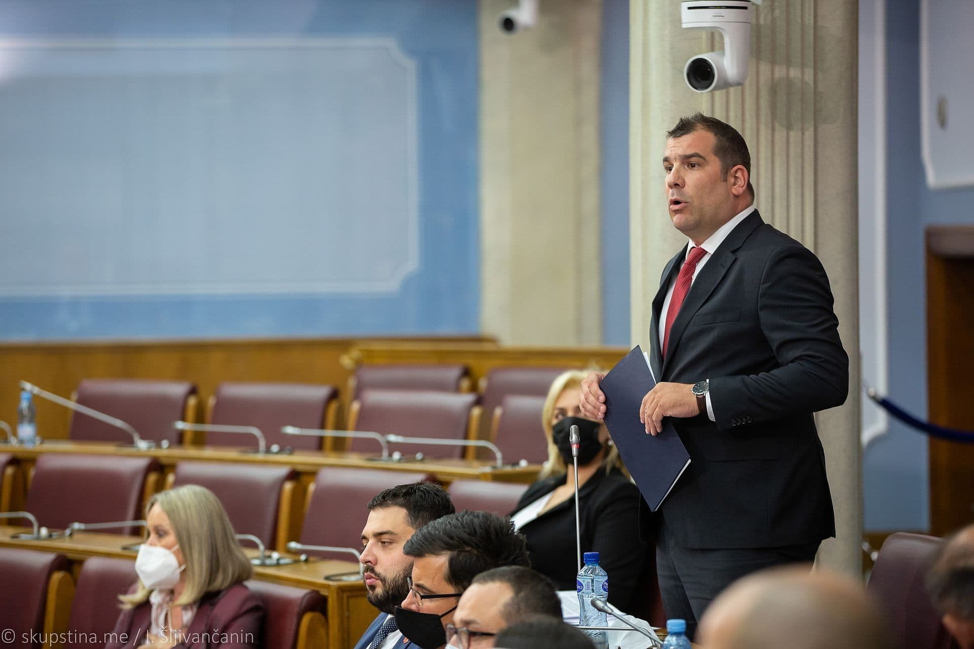 Krapović: DPS i Lazović izazivaju tenzije na Cetinju, umjesto da odgovore ko je nadzirao Belivuka!