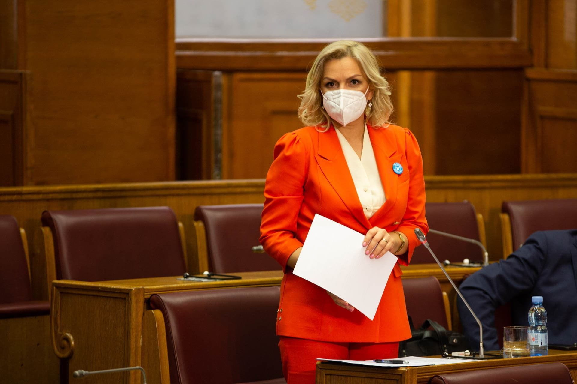Borovinić Bojović: Zbog nošenja maski časovi da traju 30 minuta