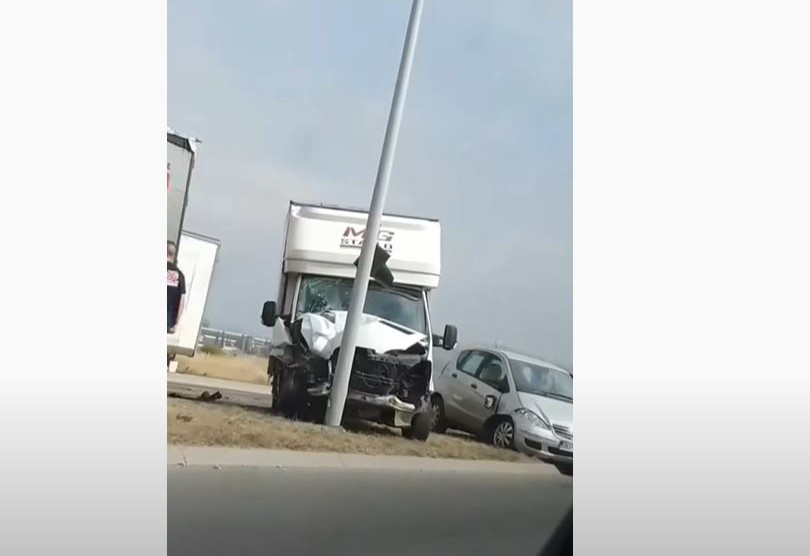 Lančani sudar kod KAP-a, povrijeđene dvije osobe