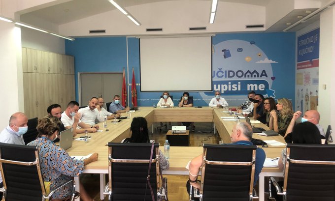 Ministarstvo prosvjete: Maska može i ne mora, časovi 30 minuta