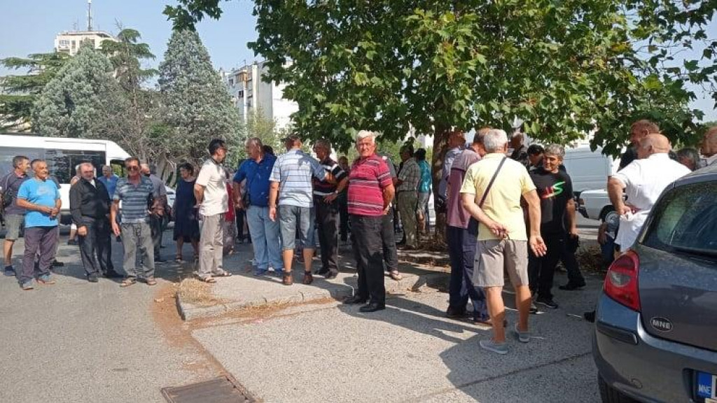 Bivši radnici Gradskog sabraćaja traže od Vlade da im se vrati zemljište
