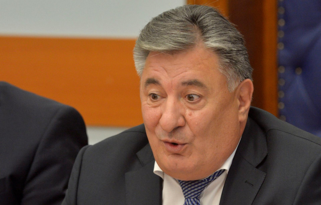 Burić ispituje da li Veljović čini krivično djelo ako poziva „Vidimo se na Cetinju“