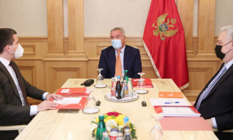 Milo, Zdravko i Aleksa raspravljaće sjutra o ustoličenju Mitropolita Joanikija i o učešću pripadnika Vojske u misiji na Kosmetu!