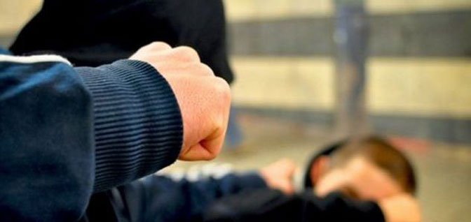 Napadi na Srbe ne jenjavaju: Albanci napali dječaka srpske nacionalnosti i udarali ga po licu u centru Kosovske Kamenice
