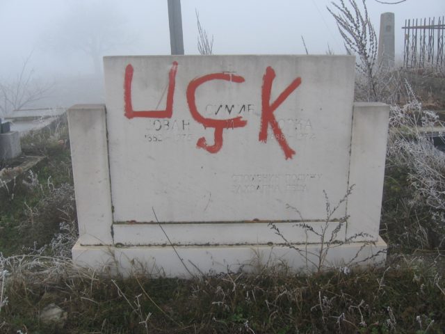 Kancelarija za KiM: Grafit terorističke „UČK“ u centru Gračanice – nastavak zastrašivanja i uznemiravanja Srba