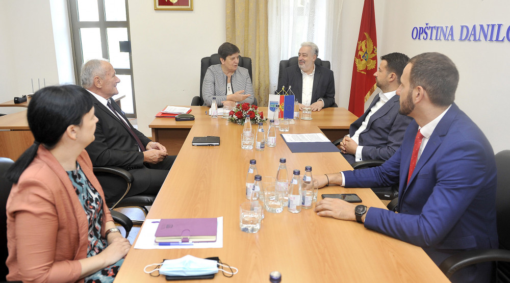 Izdaja naroda i Crkve: Krivokapić otišao na noge Zorici Kovačević udarnoj pesnici DPS-a i borcu protiv Mitropolije!