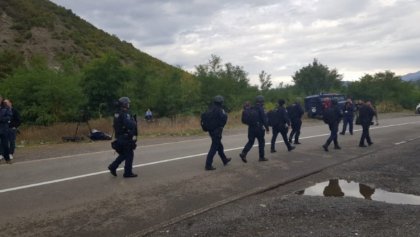 Albanci počeli sa nasiljem nad Srbima: Bacili suzavac na prelazima Brnjak i Jarinje!
