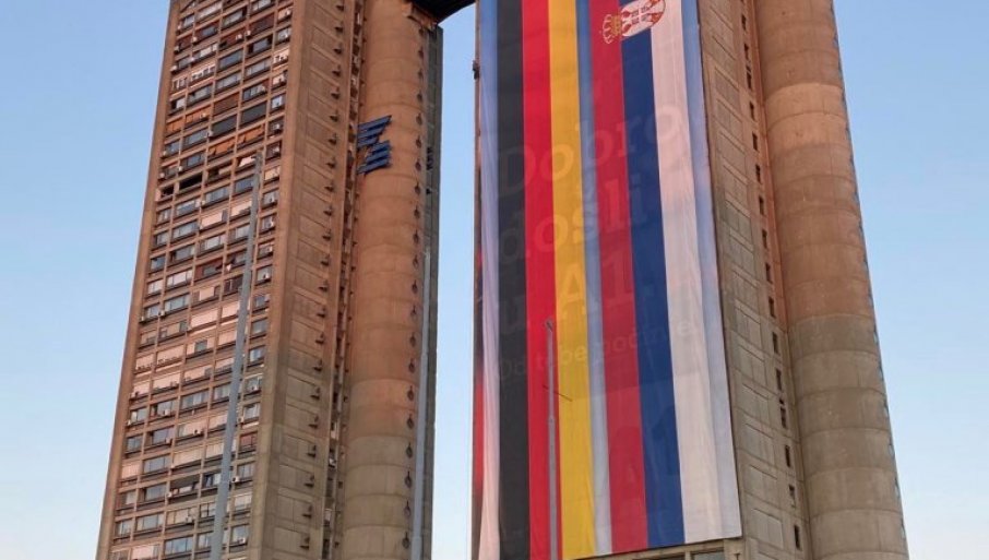 Beograd spreman za doček Merkelove: Zastave Srbije i Njemačke na Geneks kuli