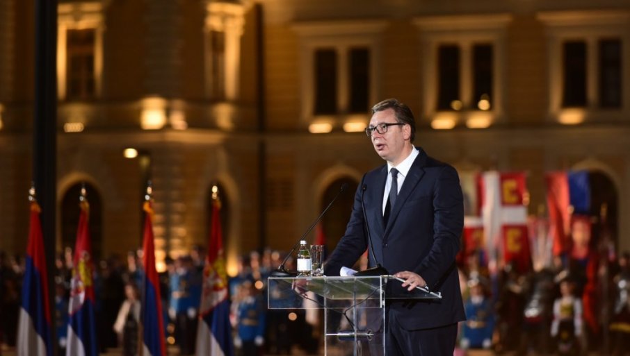 Vučić: Nikada više za srpsku trobojku nećemo nikome da se izvinjavamo