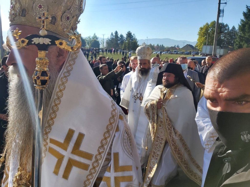 Počeo svečani čin ustoličenja episkopa budimljansko-nikšićkog Metodija: Hiljade vjernika prisustvuje (FOTO/VIDEO)