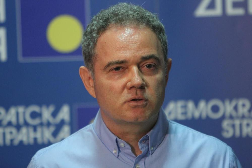Sraman tvit bivšeg ambasadora Srbije u Podgorici: Vidojković ostao nedorečen dok je vrijeđao Vučićevu majku!