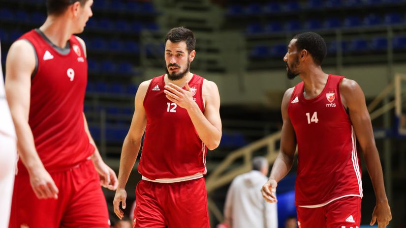 Zvezda pregazila Panatinaikos 28 razlike, brine stravična povreda Vajta