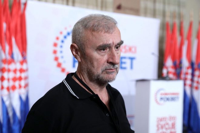 Sramno: Poslanik u Skupštini Hrvatske Ante Prkačin vrijeđao Patrijarha i Mitropolita nazivajući ih „ofucanim starcima koji kao da su otišli da kradu krompire u tuđoj njivi“ (VIDEO)