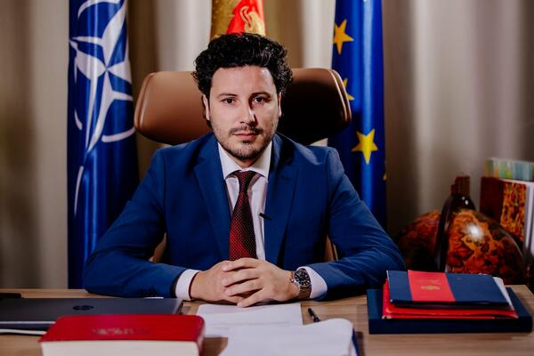 Abazović prijeti Krivokapiću: Srušiću Vladu ako se smijene Sekulović i Brđanin!