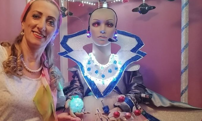 Izumiteljka robota Helge boravila u Baru, kako naučno fantastično čudo drži časove i osvaja region