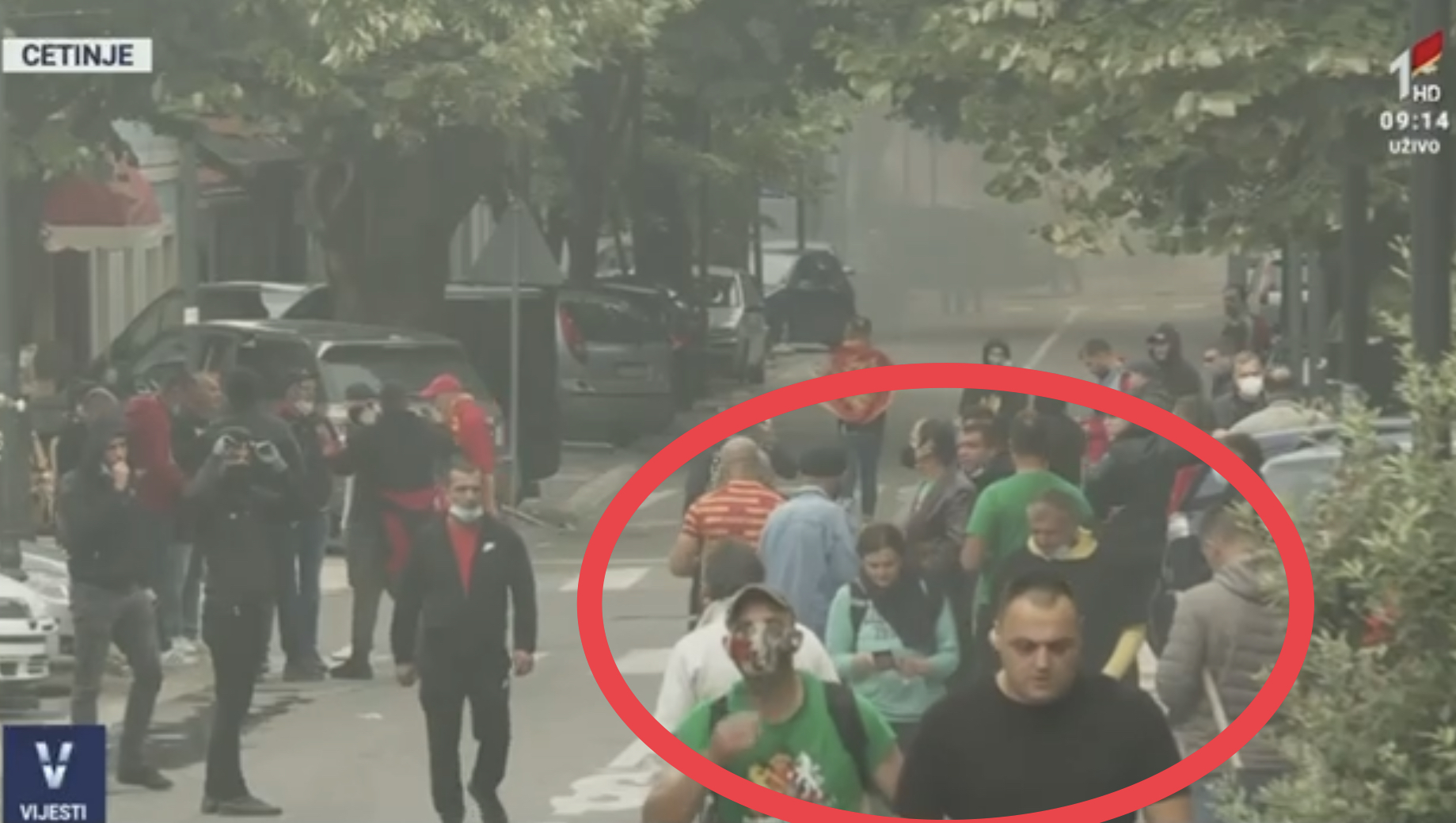 Ekskluzivni snimak sa Cetinja: Neredi pripremljeni unaprijed, otkriveno ko je rukovodio licem koje u ruci drži Molotovljev koktel! (VIDEO)