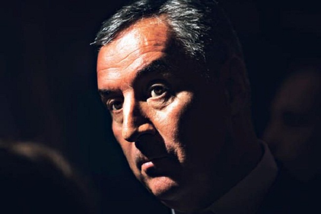Da li će se Milo Đukanović povući sa mesta predsednika DPS-a?