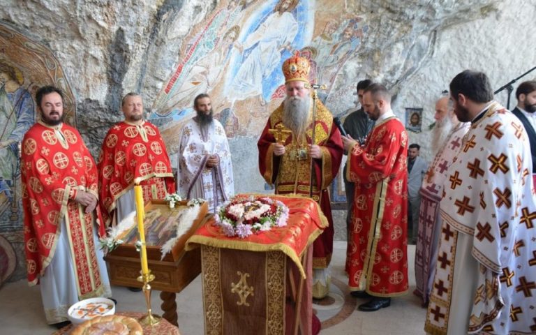Mitropolit Joanikije: Blagoslov je što imamo u česticu Časnog krsta u Cetinjskom manastiru